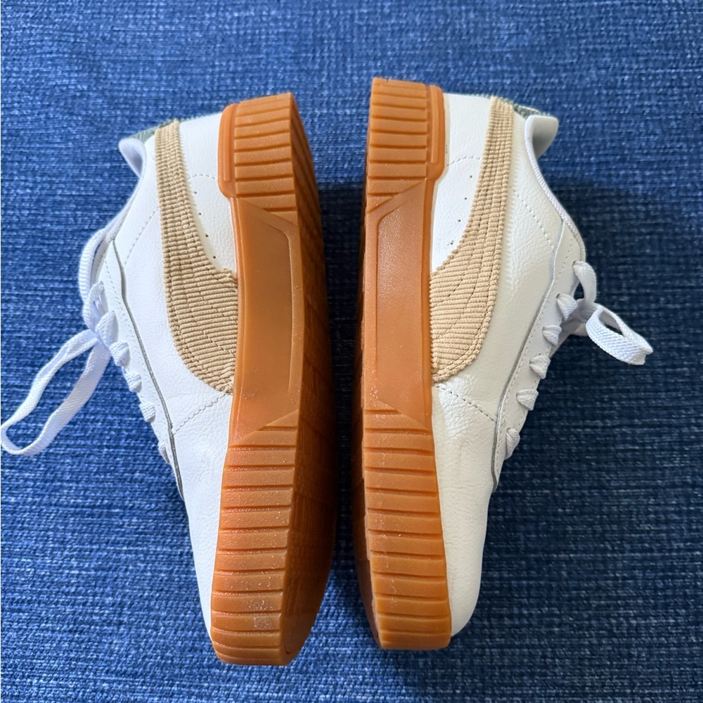 Women’s PUMA Carina 2.0 Corduroy Women's White Sand Sneakers
